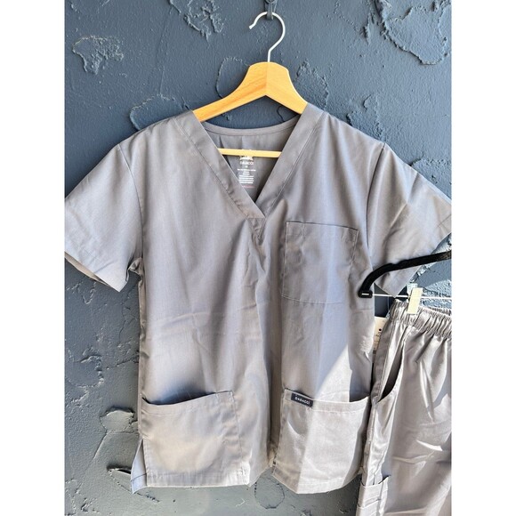 grey scrub set new with tags - Picture 2 of 12